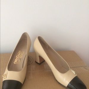 Ferragamo shoe, very good condition.